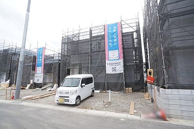 並列駐車2台可能。