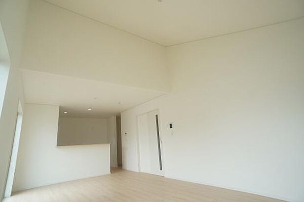 勾配天井が山小屋のような開放感に。