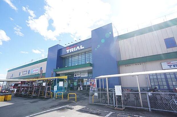 メガセンタートライアル石下店まで400m
