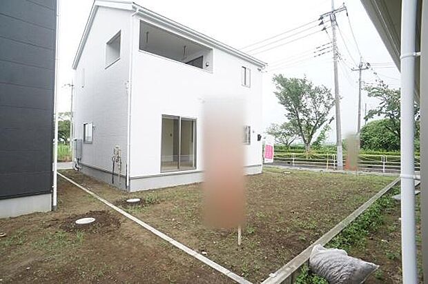 南側に広がる太陽の下のリビング。
