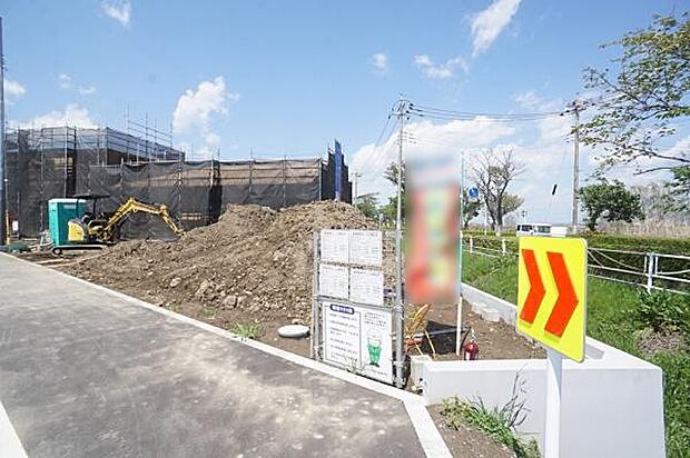 並列駐車3台可能。