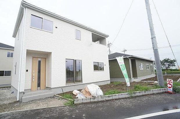 南側に広がる太陽の下のリビング。