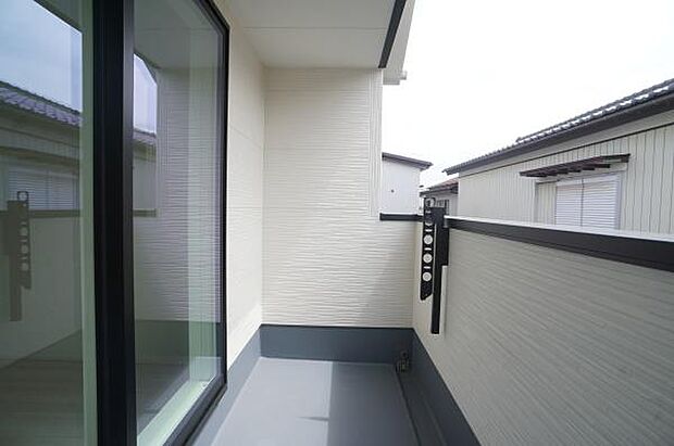 日当たりの良いルーフバルコニー。