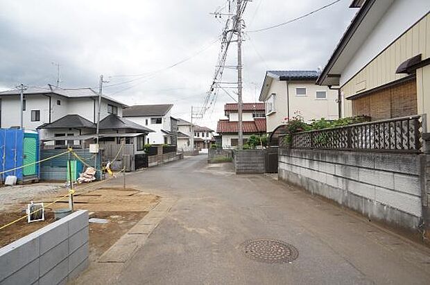西側4，5m公道に接道。