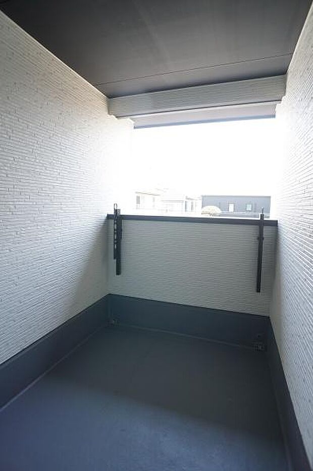 誰でも出入りできるルーフバルコニー。