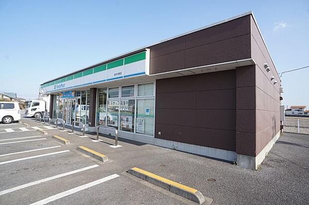 ファミリーマート取手井野店まで527m