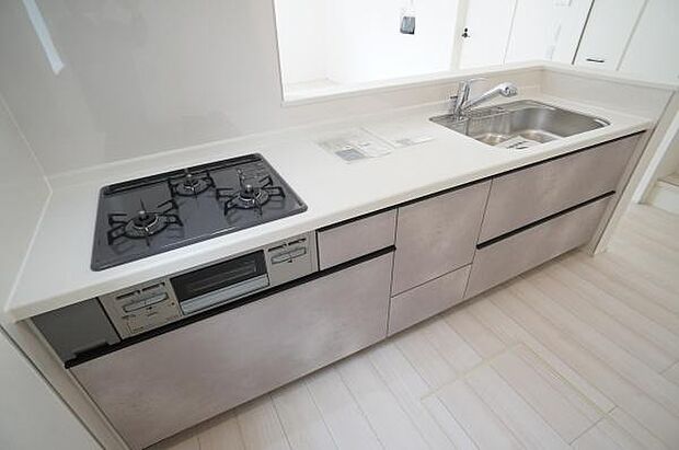 三口コンロで楽しくお料理。