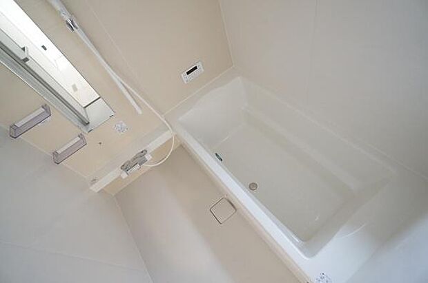 明るいお風呂で楽しいバスタイム。