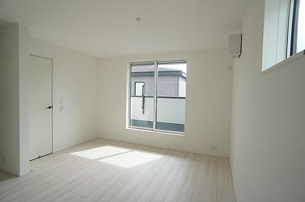 WICのある8.5帖の主寝室。