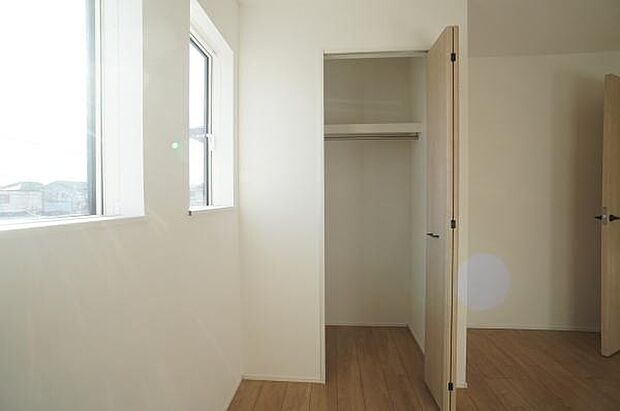 各お部屋に収納あります。