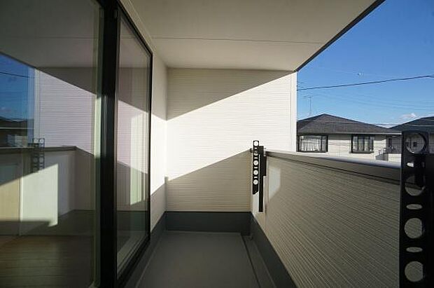 強い日差しや雨でも安心のインナータイプ。