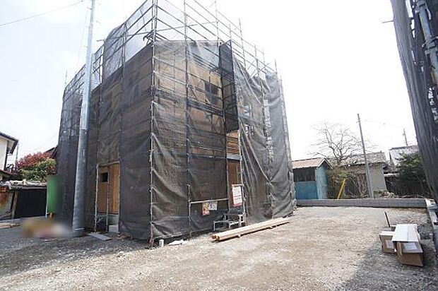 並列駐車2台可能。