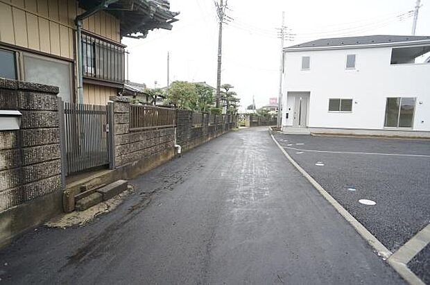 西側4m公道に接道。