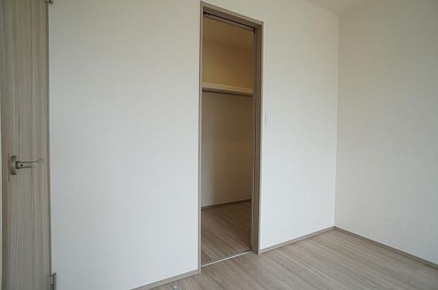 たっぷり収納のWIC。