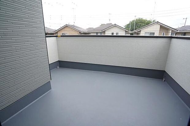 広いバルコニーは趣味もできそうです。