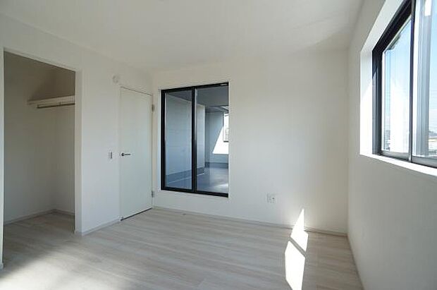 バルコニーに出られます。