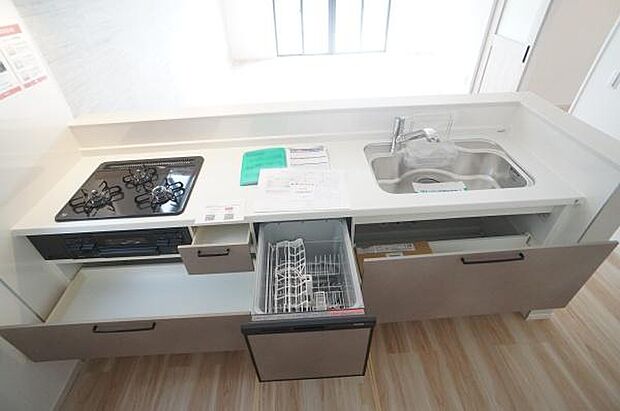 食器洗乾燥機付きで家事をサポート。
