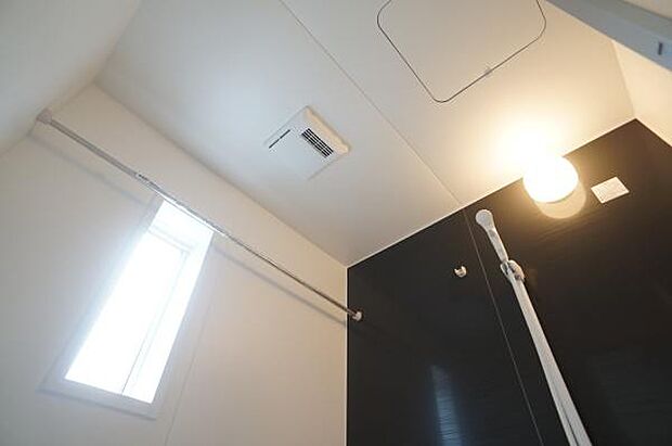 浴室換気乾燥機付で快適です。