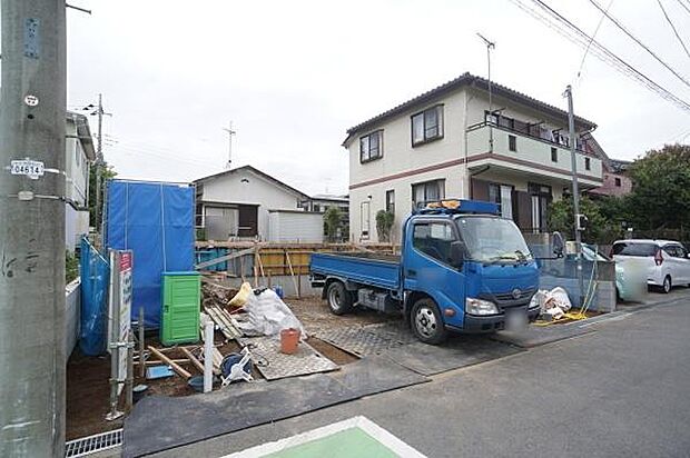 並列駐車3台可能。