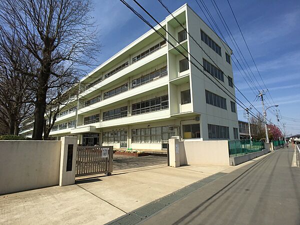 牛久市立牛久第三中学校まで3436m