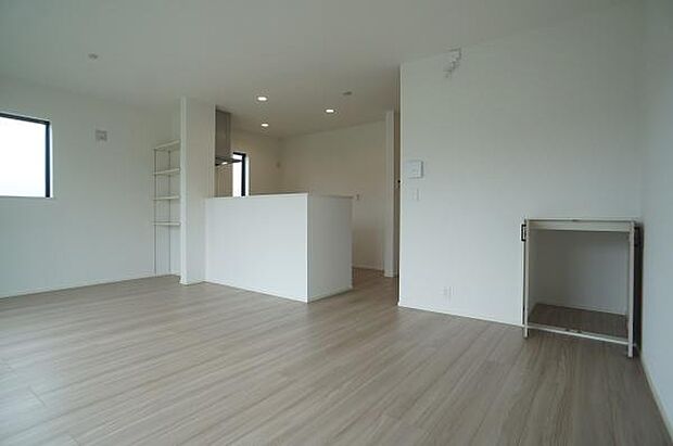 階段下を利用した収納もあります。