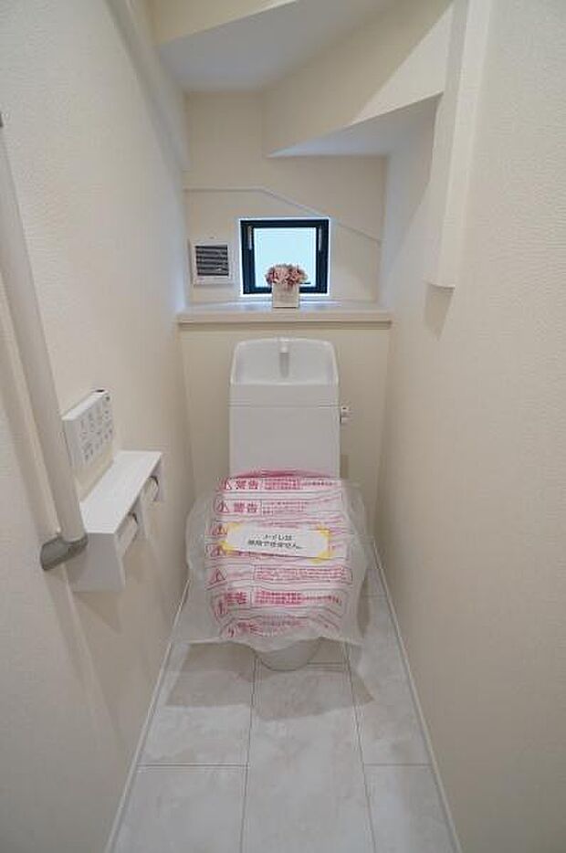 1階、2階共に温水洗浄便座です。