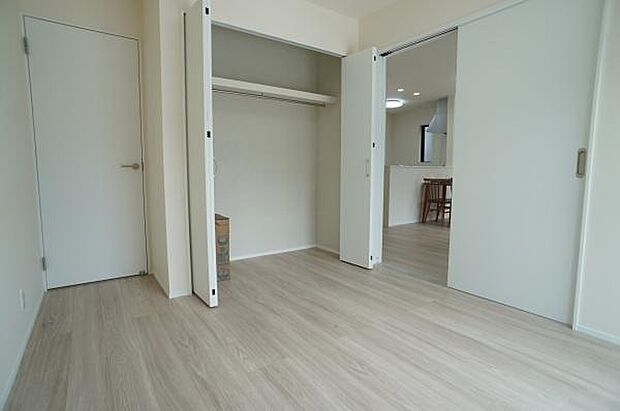 洋室5，25帖。