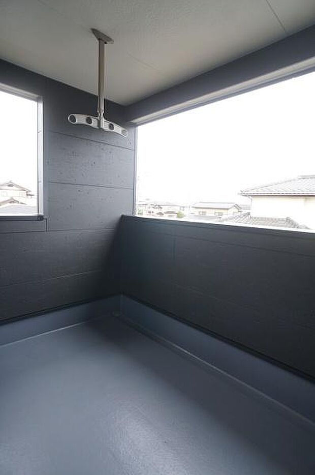物干し金物付きワイドバルコニー。