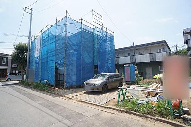 並列駐車2台可能。