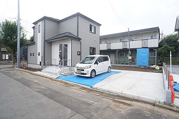 並列駐車2台可能。