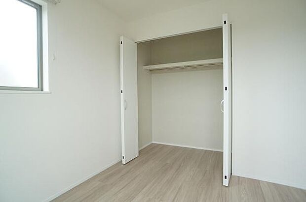 各お部屋に収納あります。