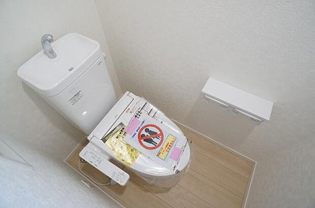1階、2階共に温水洗浄便座です。