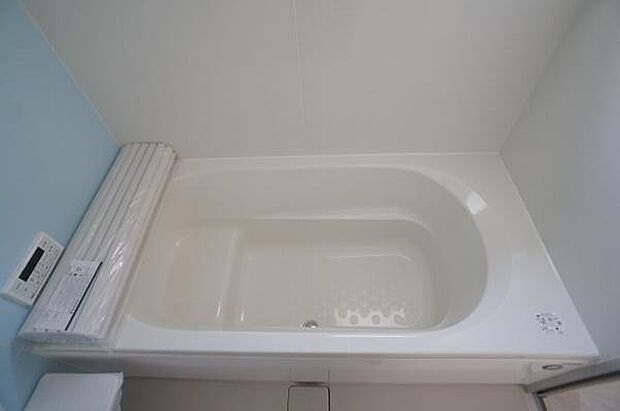 足を伸ばせる広さの一坪浴室で癒し。
