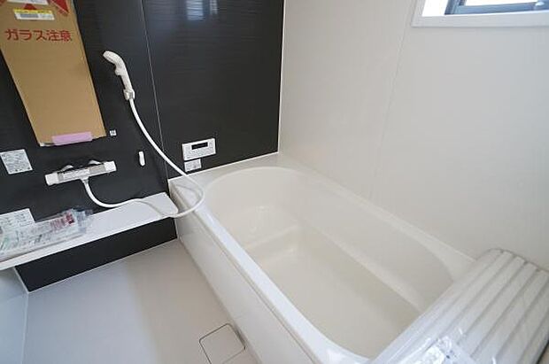 ゆったり入れる一坪サイズの浴室が魅力。