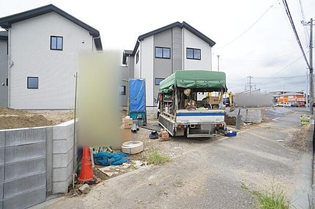 並列駐車3台可能です。
