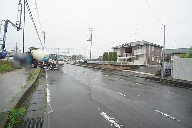 北東側15m公道に接道。