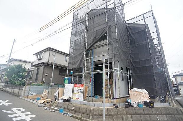 東側外観。