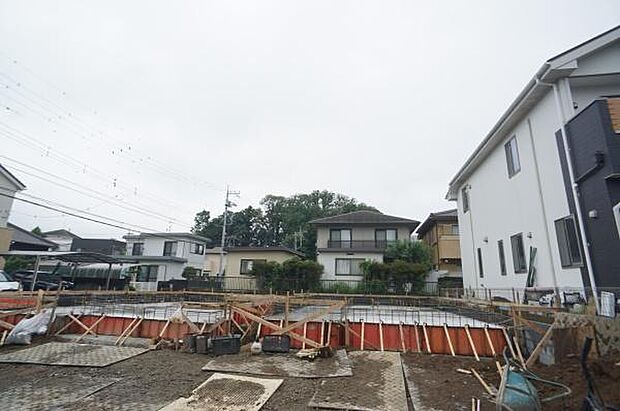 基礎工事中。
