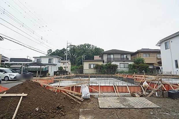 基礎工事中。