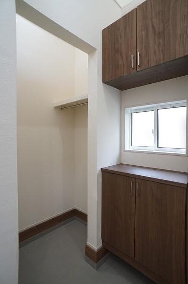 土間収納のある玄関。