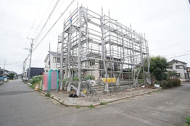 南側4m、西側4,96m私道に接道。
