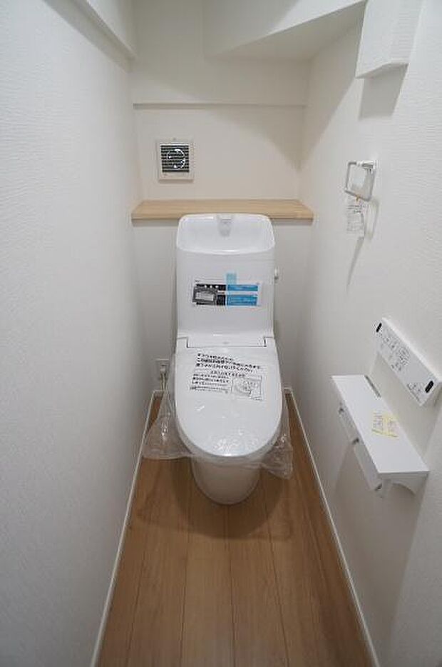 コンパクトながら機能的なトイレ。