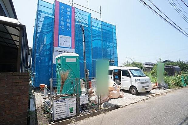 並列駐車2台可能。