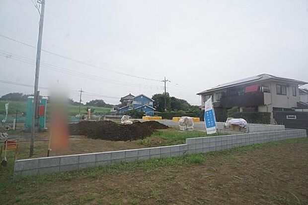 東側外観。