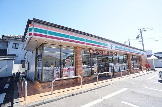 セブンイレブン牛久さくら台店まで500m