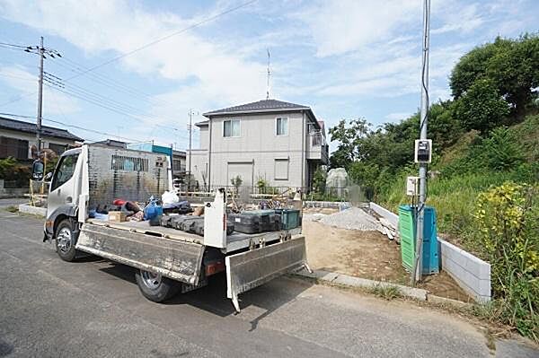 並列駐車2台可能。