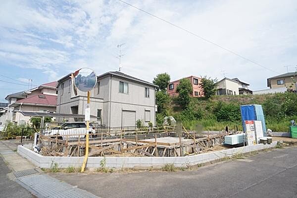 西側外観。