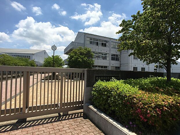守谷市立けやき台中学校まで400m