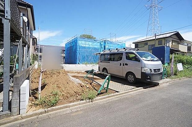 並列駐車2台可能。