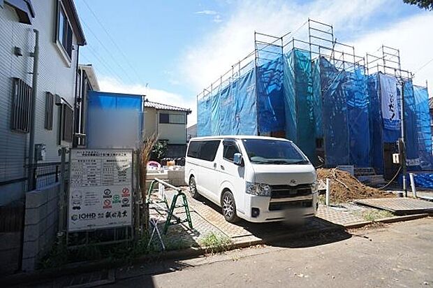 並列駐車2台可能。
